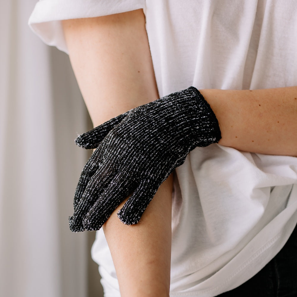 Gant exfoliant aux fibres de charbon de bambou